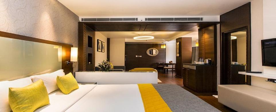 Hotel The The Grand Magrath Bengaluru Zewnętrze zdjęcie