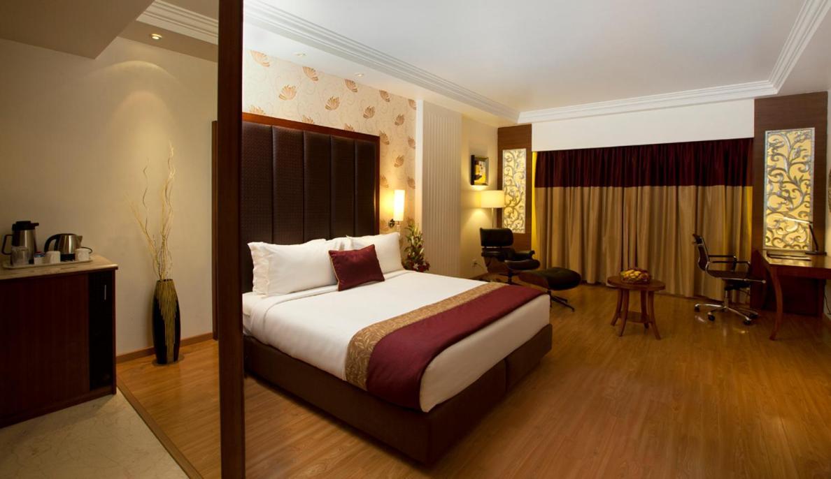Hotel The The Grand Magrath Bengaluru Zewnętrze zdjęcie